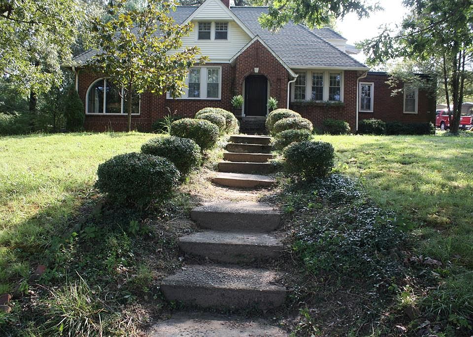 1st image of 135 S Church Ave
