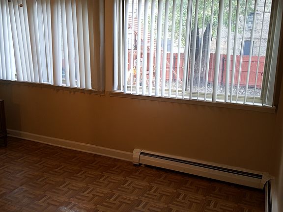 5th image of 7424 N Winchester Ave APT 1S