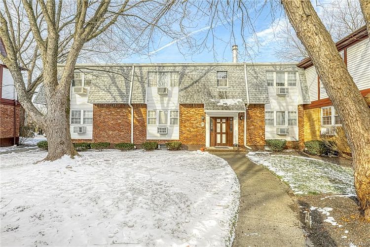 1st image of 23 Somerset Dr