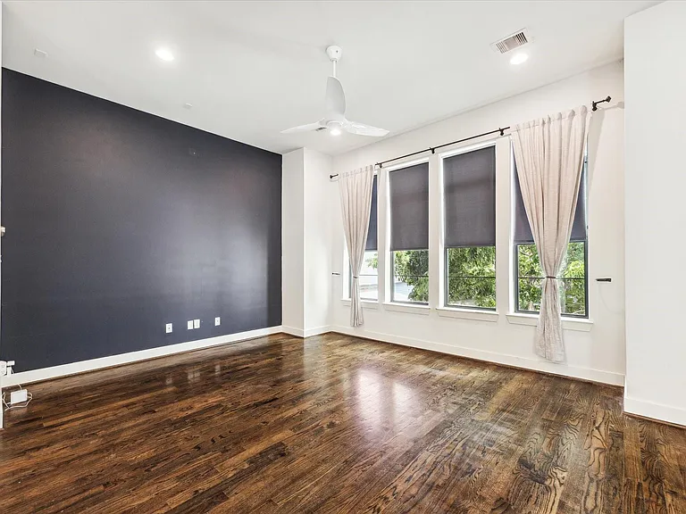 1703 Weber St — Photo 15