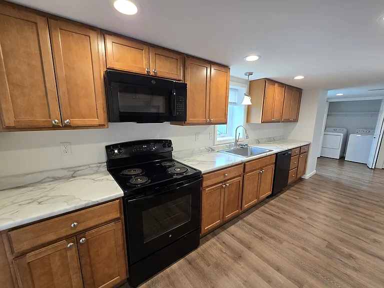 904 W Welsh St #B — Photo 2