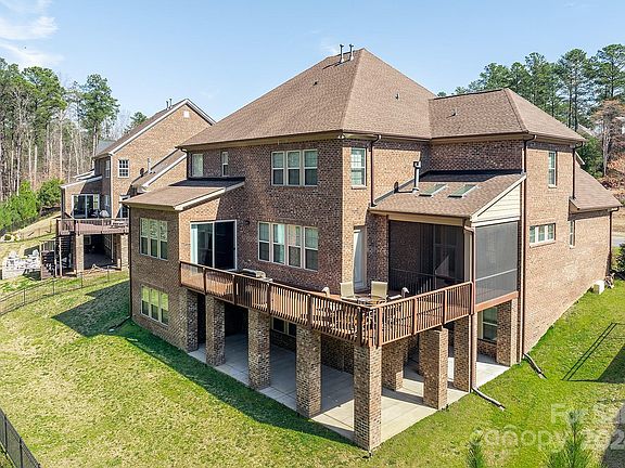 3rd image of 18016 Pawleys Plantation Ln
