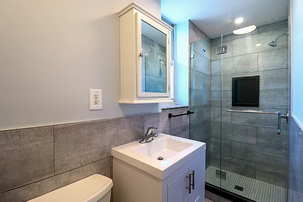 Bathroom, photo 1