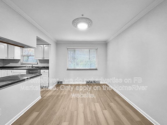 3rd image of 915 Lindenwood Dr