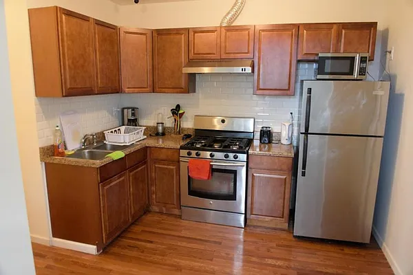 Rented by Naomi Property LLC | media 13