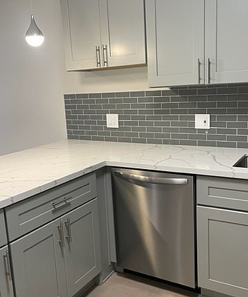 3rd image of 2244 Lakeshore Ave #10