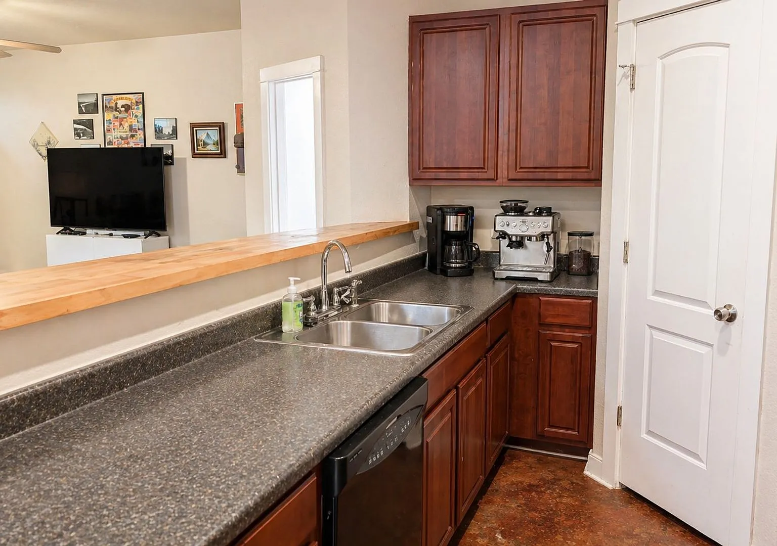 3 bed, 1460 sqft, $2,595 — Photo 4