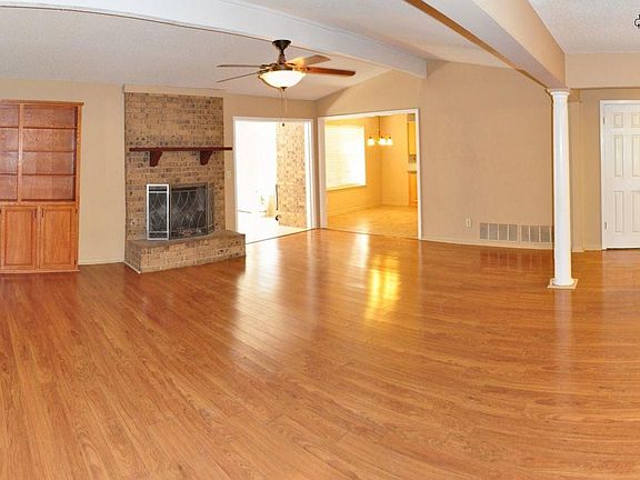 3rd image of 4303 S Leighton Cir