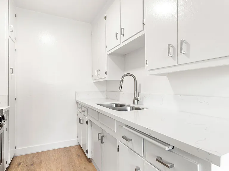 5330 Corteen Pl — Photo 12