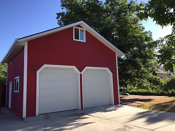 Garage - 9' doors & loft