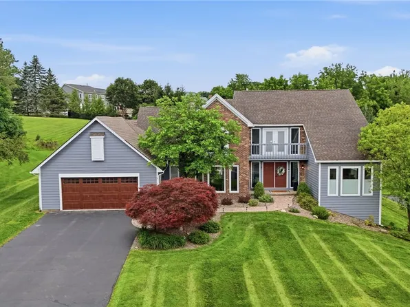 17 Lawton Dr, Pittsford, NY 14534