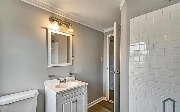 710 Kingston Rd — Photo 12