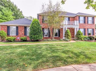 15706 Heathercroft Dr, Chesterfield, MO 63017