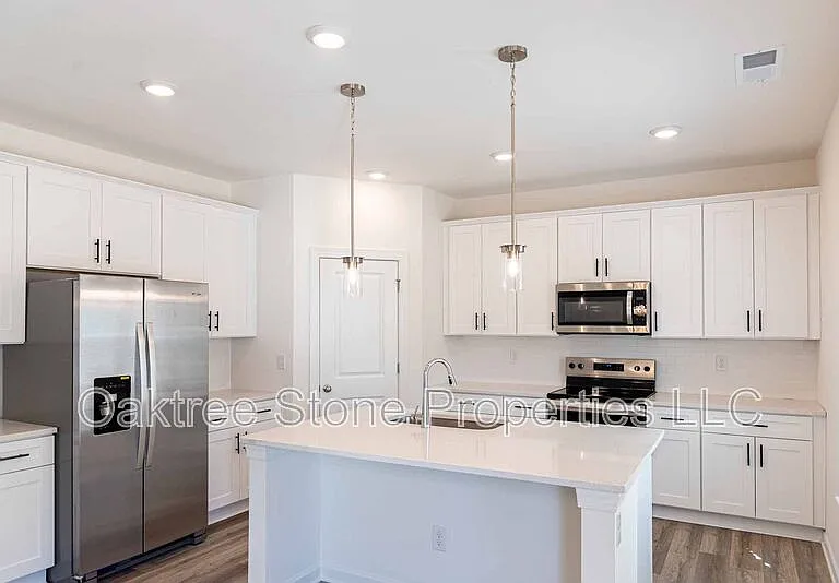3348 Pepperpike Ct — Photo 4