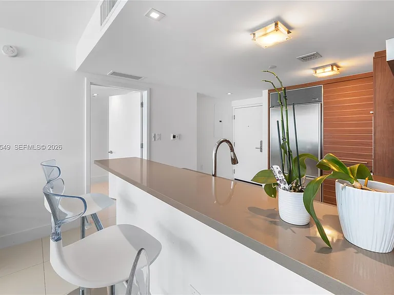 6801 Collins Ave #LPH06-DOORLPH14 — Photo 11