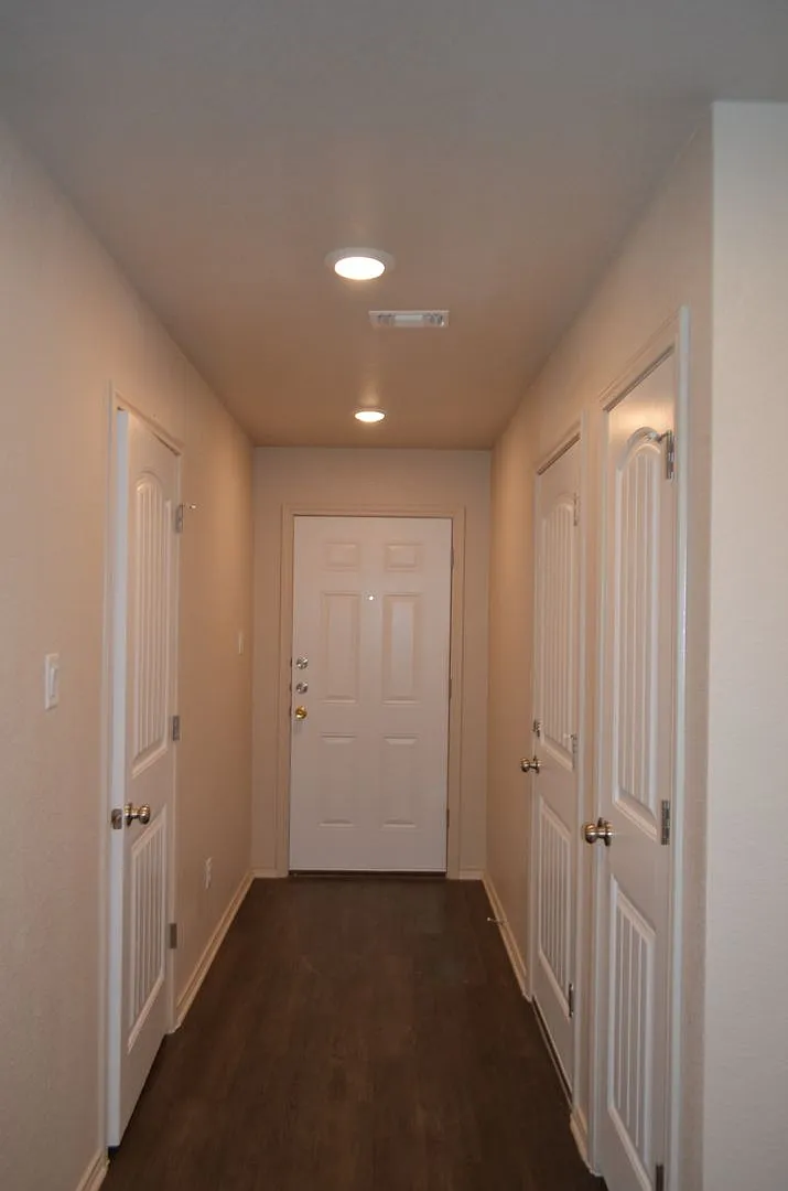1701 Castroville — Photo 2