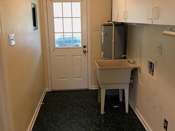 Carport entrance into Laundry/mud room