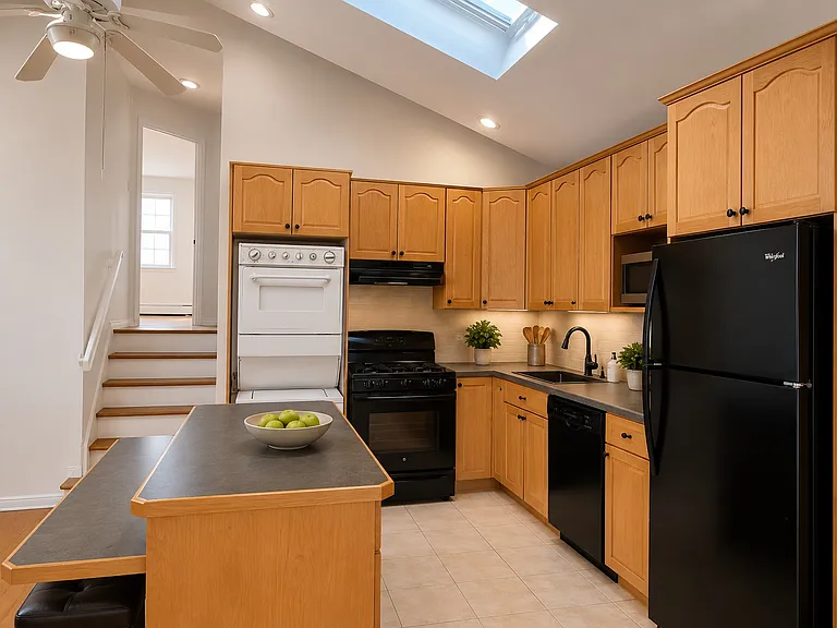 206 Bay 14th St #2 — Photo 4