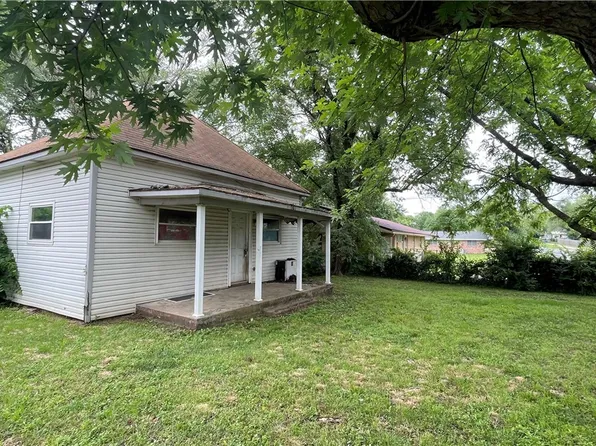 307 6th Ave SE, Gravette, AR 72736