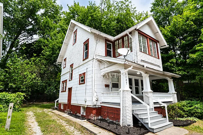 1007 Delia Ave