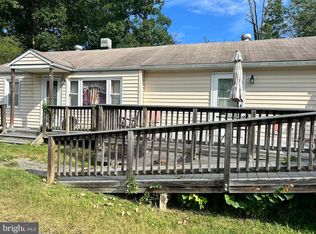 12426 Popes Head Rd, Clifton, VA 20124