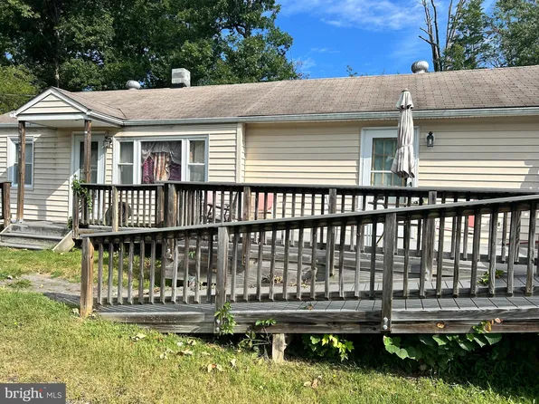12426 Popes Head Rd, Clifton, VA 20124