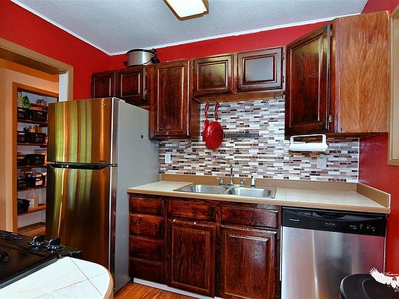 3rd image of 221 E 7th Ave