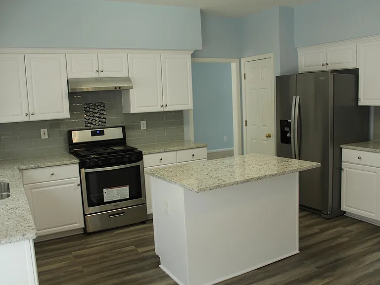 400 Stedford Ln — Photo 10