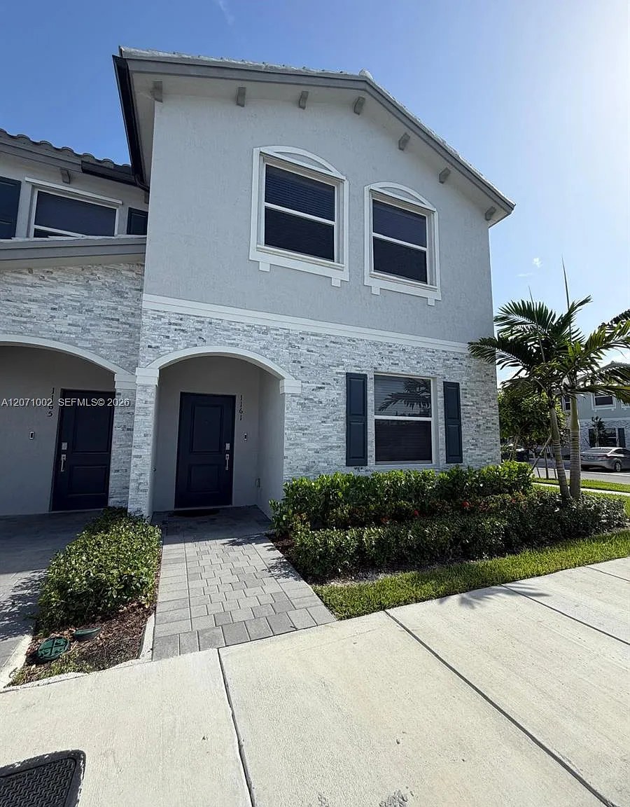 4 bed, 3.0 bath, 1615 sqft, $2,700 — Photo 2