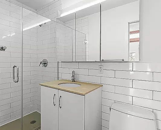 4th image of 163 Ludlow St APT 2C