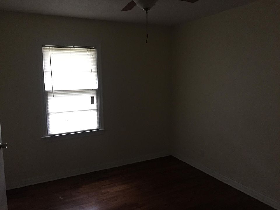 1st image of 409 Greenacres Dr NW