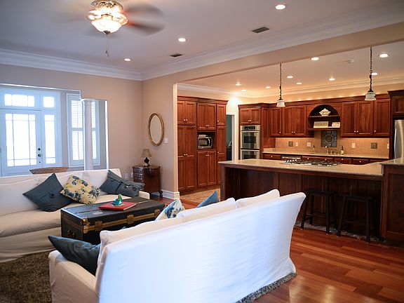 5th image of 906 Sundeck Cir