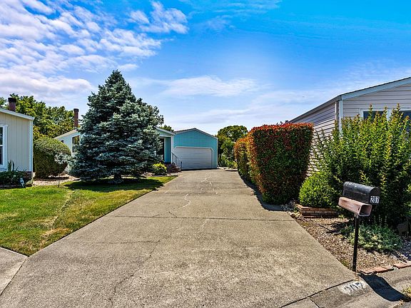 3rd image of 207 Bernadine Place
