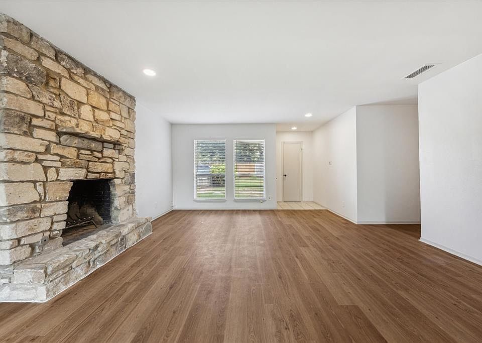 1st image of 807 Castle Ridge Rd #11411362