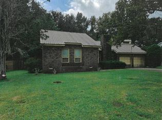 129 Honeysuckle Ln, Summerville, SC 29485