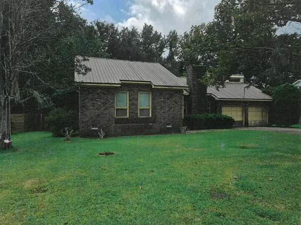 129 Honeysuckle Ln, Summerville, SC 29485