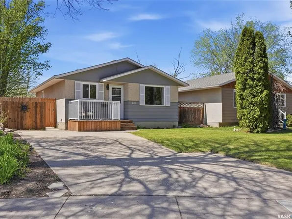 229 Acadia PLACE, Saskatoon, SK S7H 3W3