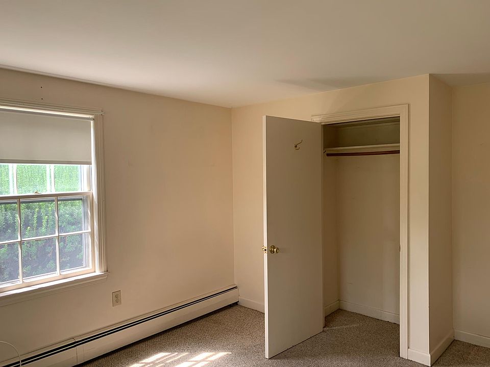 2nd image of 14 Old Plain St APT 3
