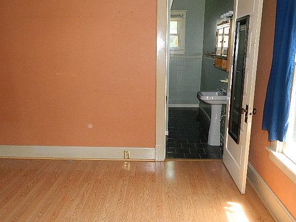 2nd image of 221 N Sutphin St