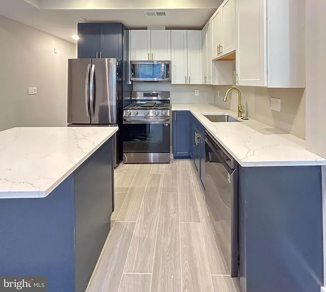 2 bed, 857 sqft, $2,495 — Photo 2
