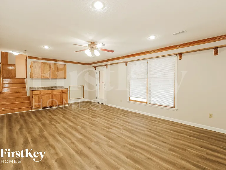 7357 N Rhode Ave — Photo 9
