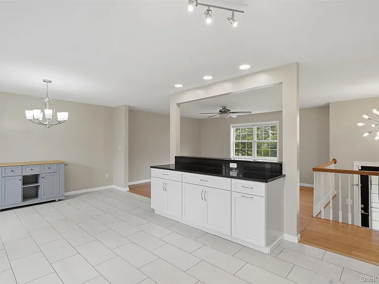 17 Watkins Dr — Photo 30