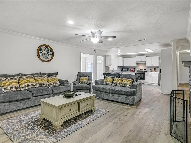 185 Weiss Bluff Rd — Photo 18