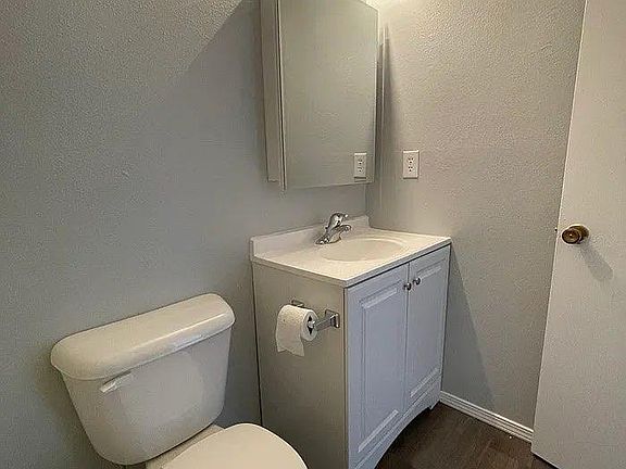 4th image of 300 Whispering Sands Ct SE