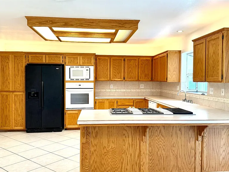 2335 N Douty St — Photo 7
