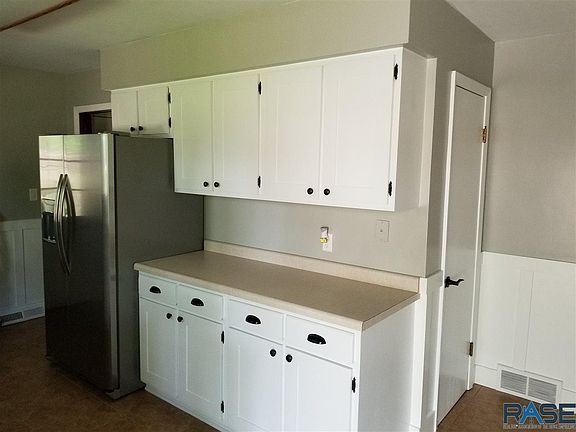 5th image of 818 N Maplewood Dr