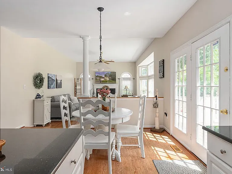 17 Whitestone Dr — Photo 3