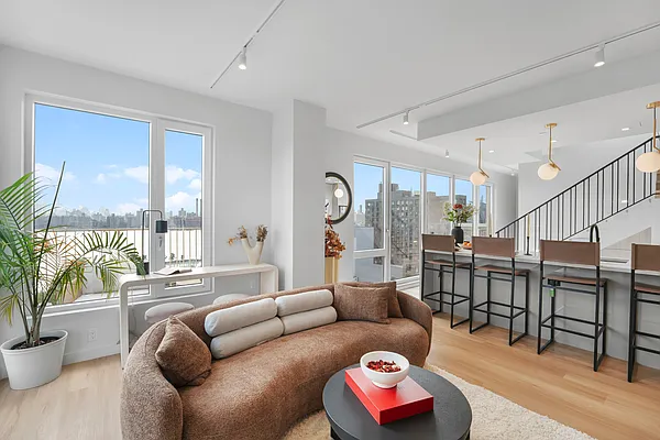 Rented by Quay Plaza LLC | media 5