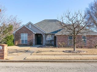 5626 Chickering Ct, Bartlesville, OK 74006