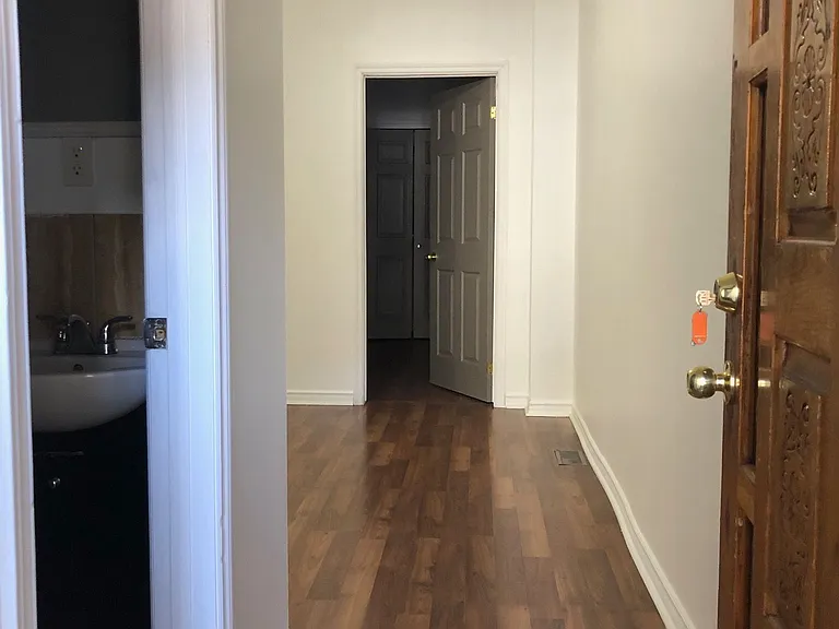 1272 Danforth Ave #MAIN — Photo 5